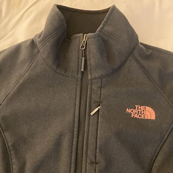 The North Face Ladies Apex Barrier Soft Shell Jacket in Black. Size small. - Picture 3 of 10